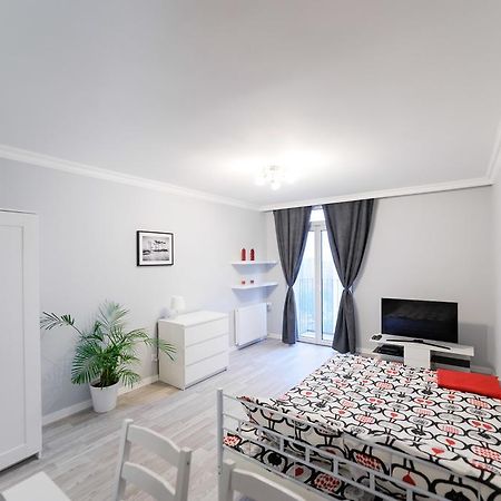 Ferienwohnung Apartament Grojecka Korotynskiego Warschau Zimmer foto