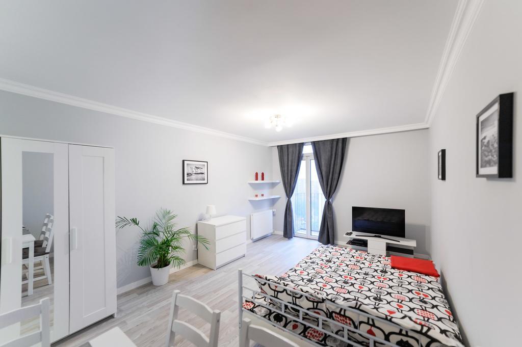 Ferienwohnung Apartament Grojecka Korotynskiego Warschau Zimmer foto